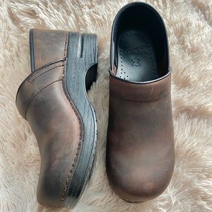 Dansko brown